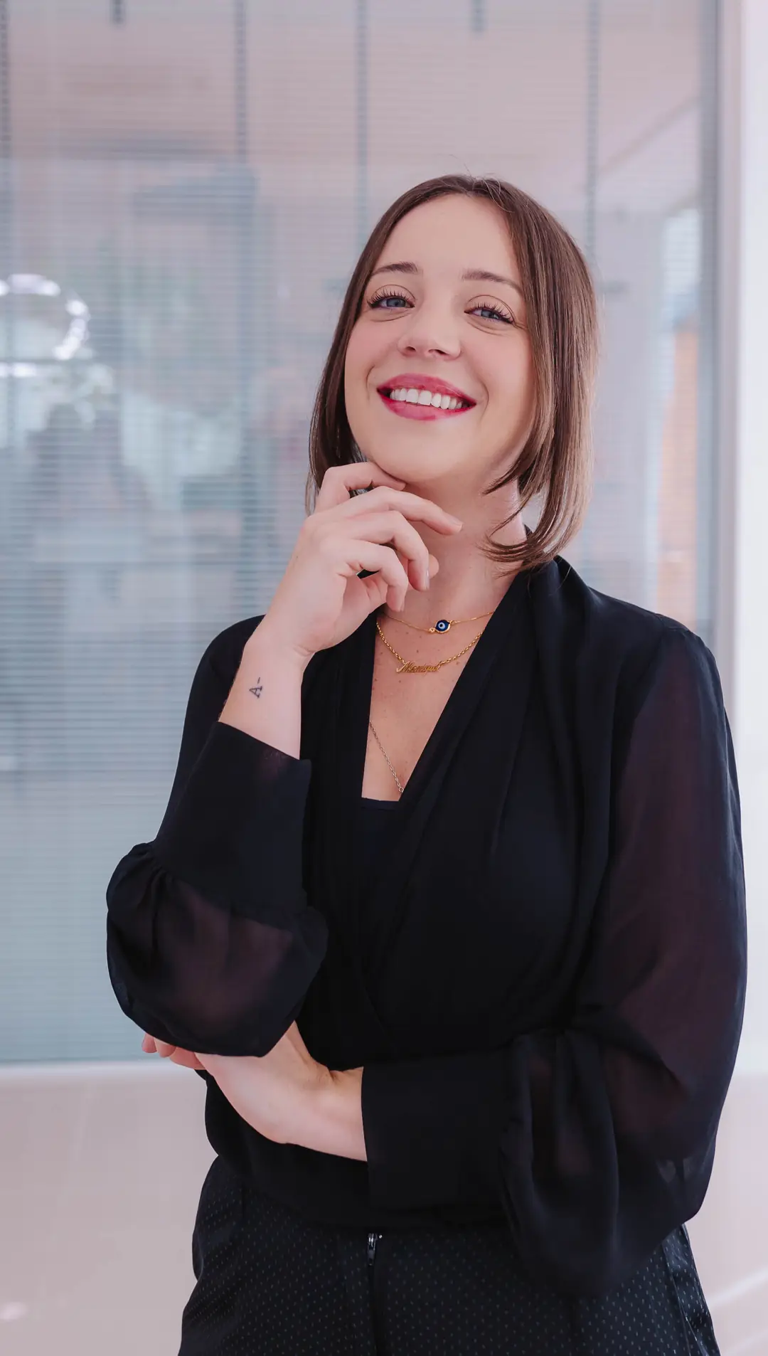 Dra. Monique Zanella no consultório da Oral Vita em Itajaí