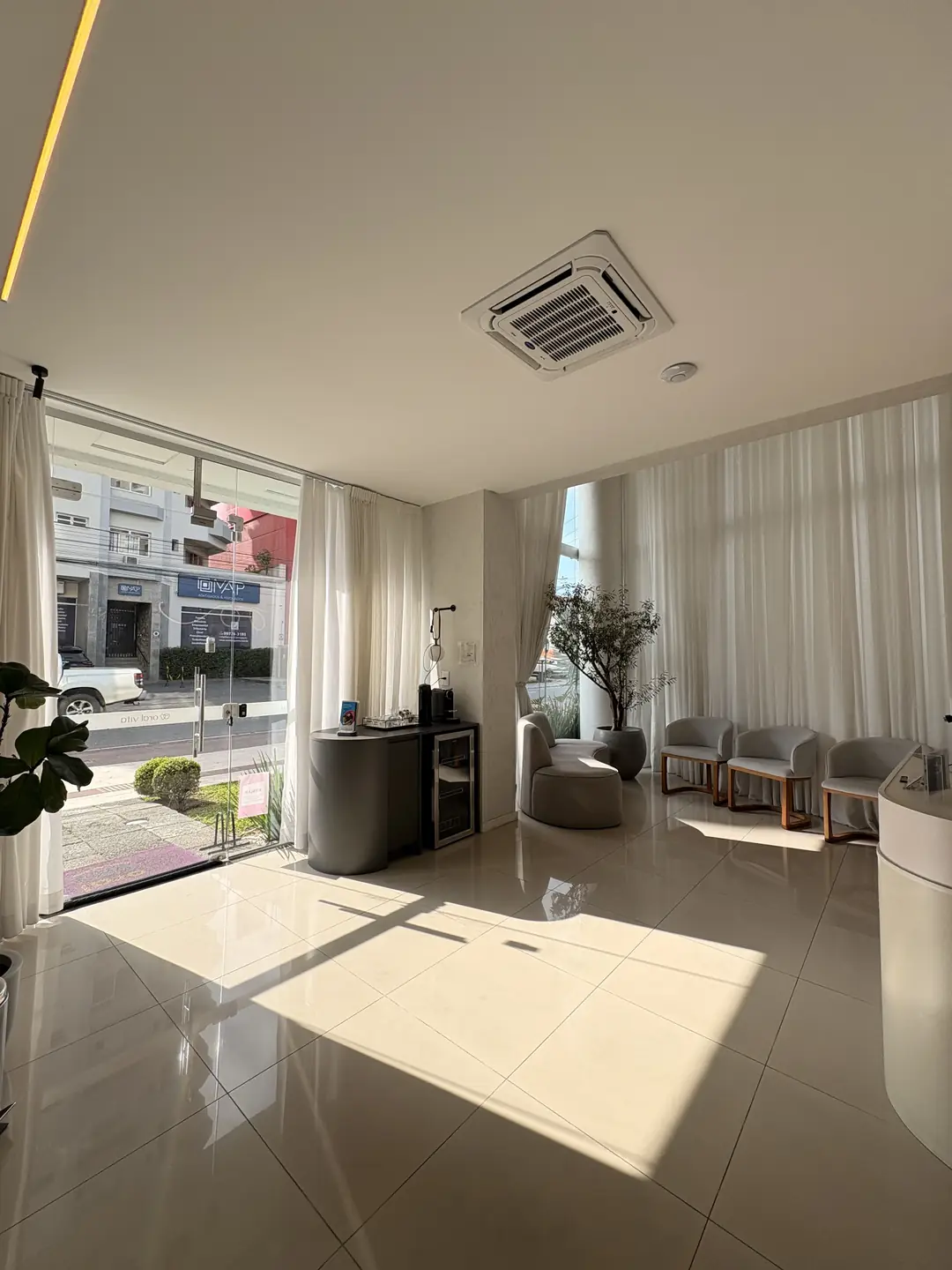 Sala de espera da clínica Oral Vita em Itajaí
